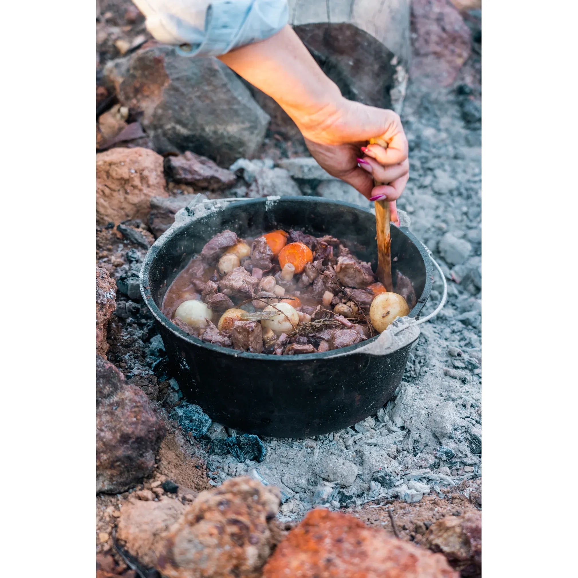 Wildtrak 2 Quart Heavy Duty 20.5x10.8cm Camp Oven