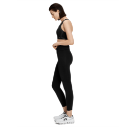 On Running Women's Performance Tights 7/8 <span style="background-color:rgb(246,247,248);color:rgb(28,30,33);"> Leggings </span>