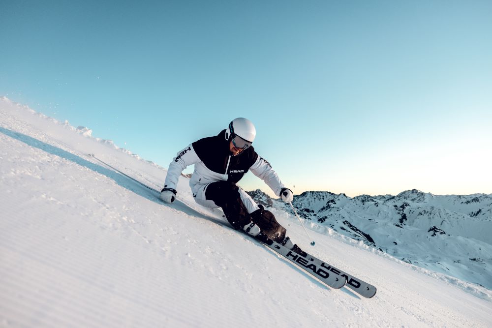 a skier railing a turn on head skis